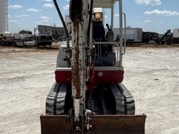 takeuchi-tb235-image-2