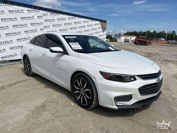 2018-chevrolet-malibu-sedan-image-2