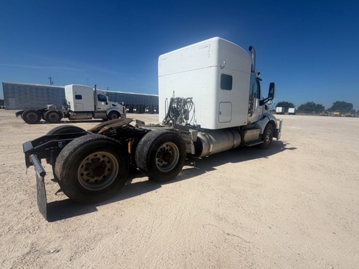 2017-peterbilt-579-image-5