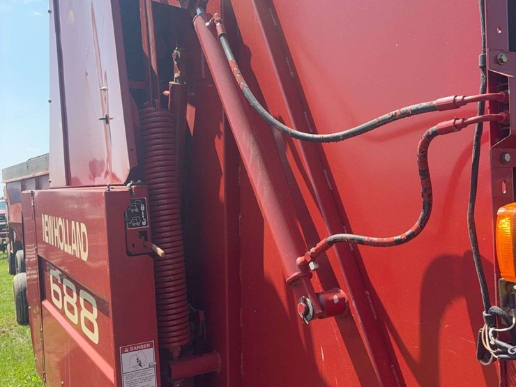 new-holland-688-image-10