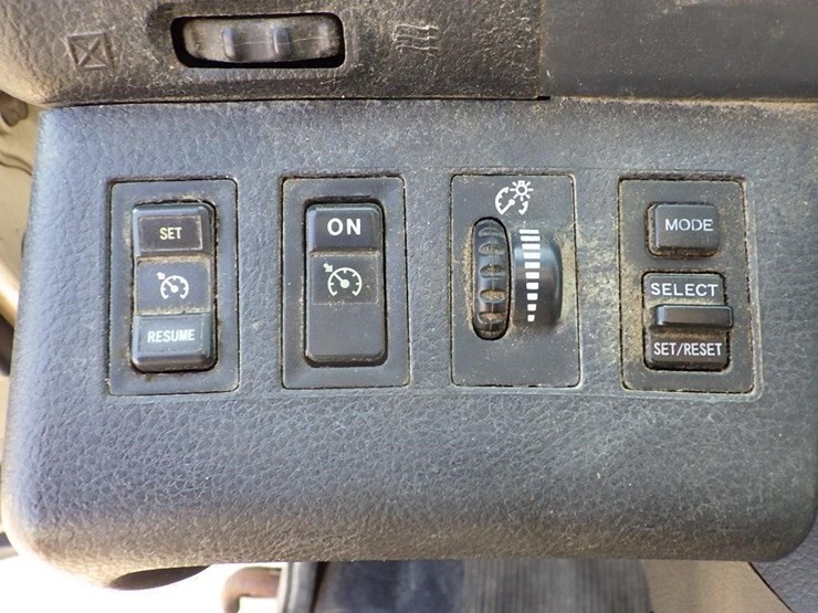 2013-hino-268-image-48