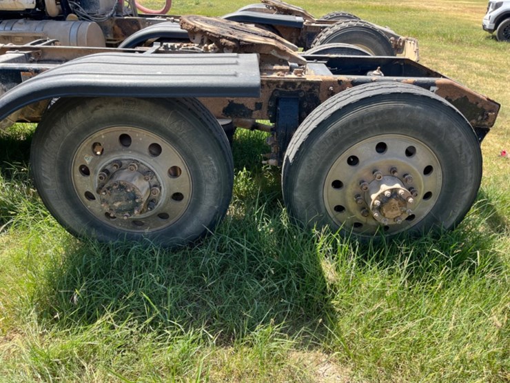 2011-peterbilt-367-image-12