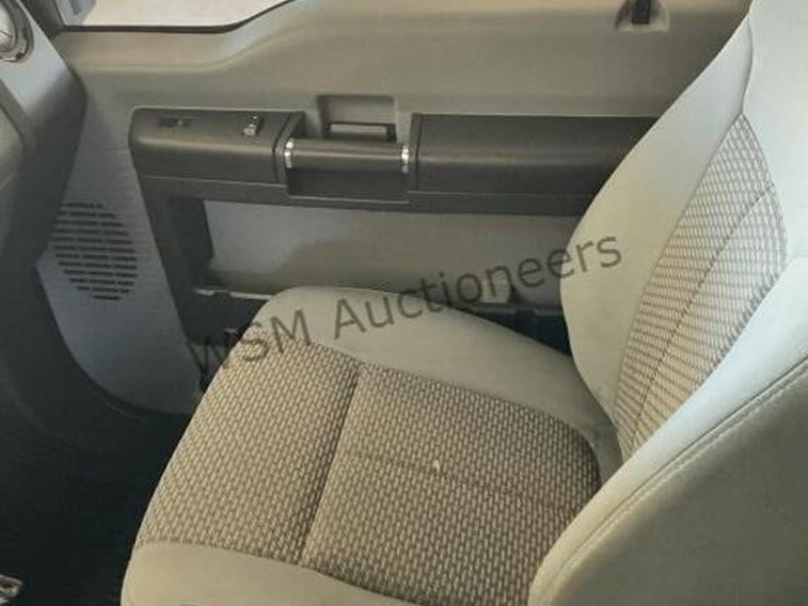 2015-ford-f550-image-24