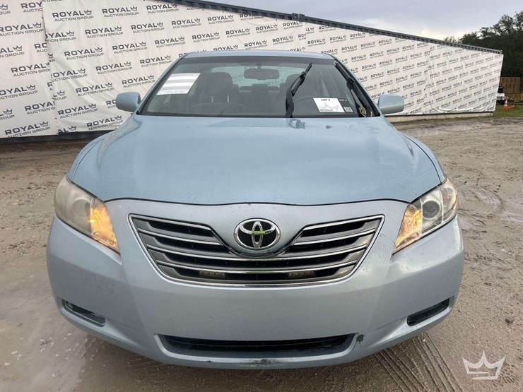 2009-toyota-camry-hybrid-sedan-image-25