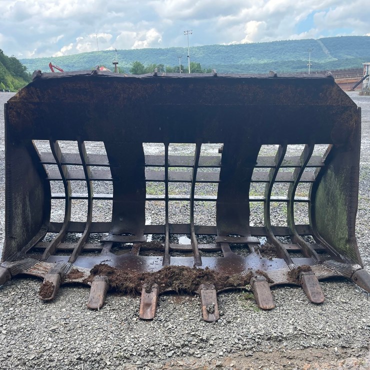 #4515 • Loader Rock Bucket