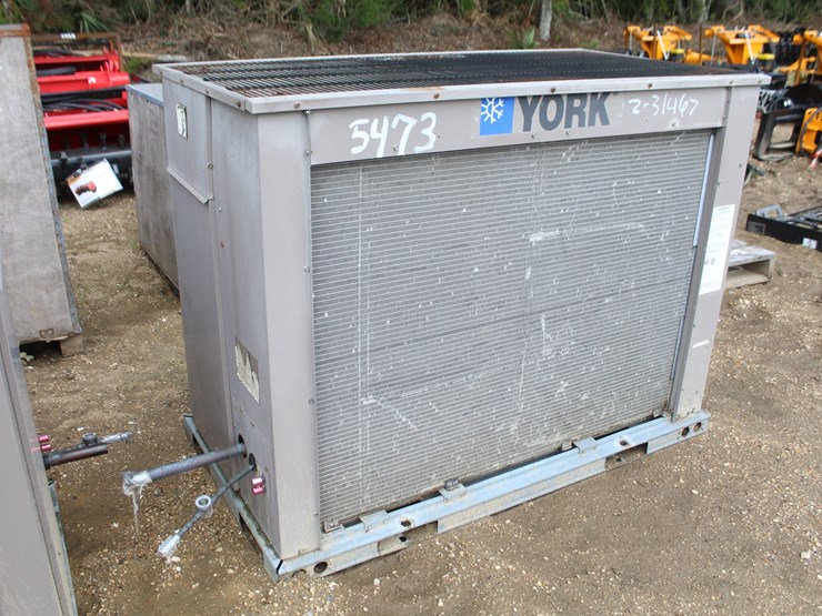 #5149-•-10-ton-york-a/c-condenser-outside-unit-image-1