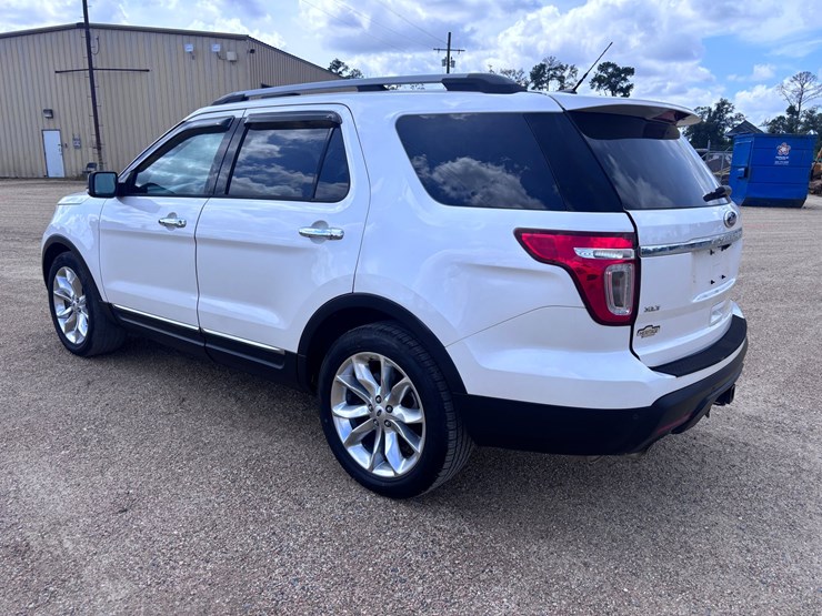 2015-ford-explorer-image-4