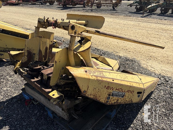 new-holland-824-image-3