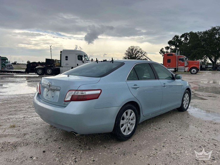 2009-toyota-camry-hybrid-sedan-image-3