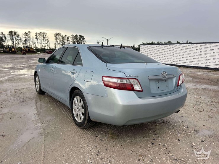 2009-toyota-camry-hybrid-sedan-image-4