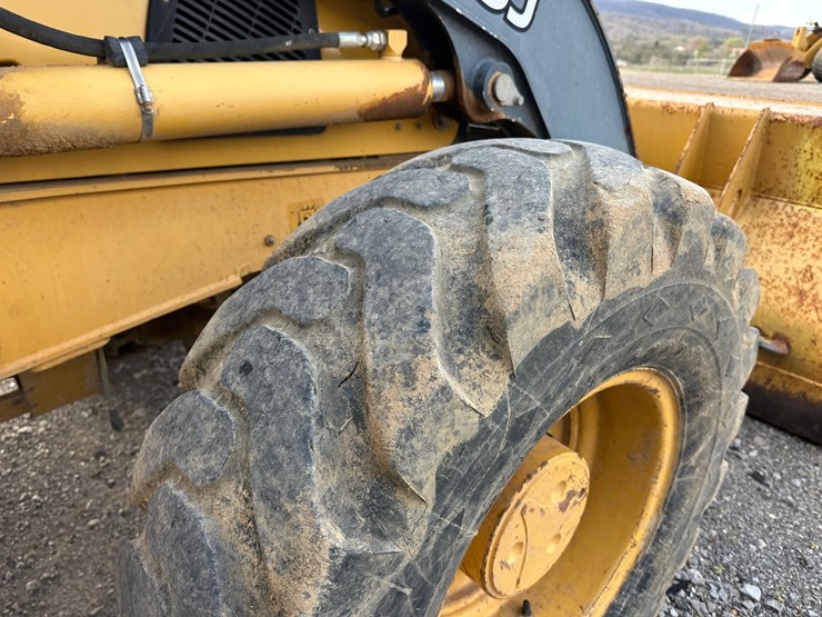 2011-deere-310sj-image-49