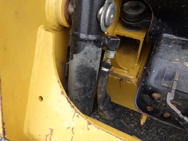 2014-caterpillar-226d3-image-11
