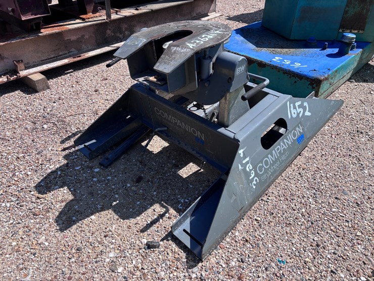 #1652-•-b-and-w-gooseneck-to-fifth-wheel-companion-hitch-image-4