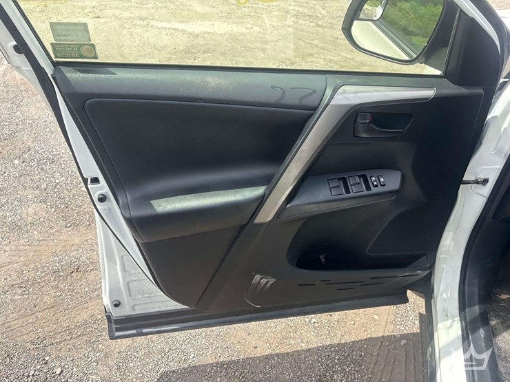 2018-toyota-rav4-image-11