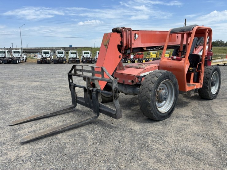 2015-jlg-8042-image-1