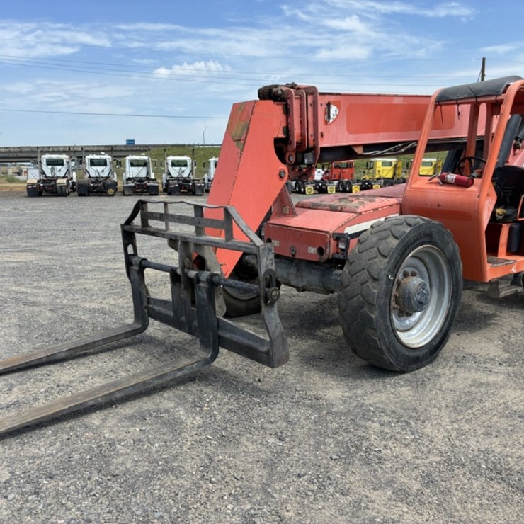2015 JLG 8042
