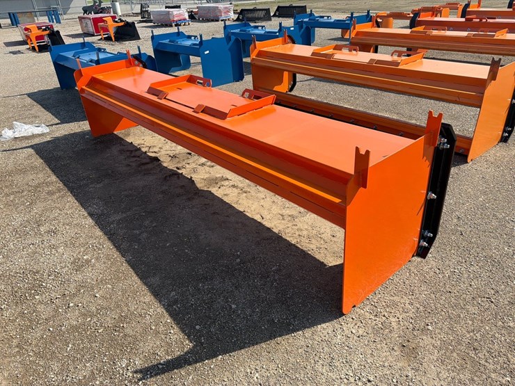 kit-containers-12'-skid-steer-pusher-with-replaceable-shoes-and-blade-image-1