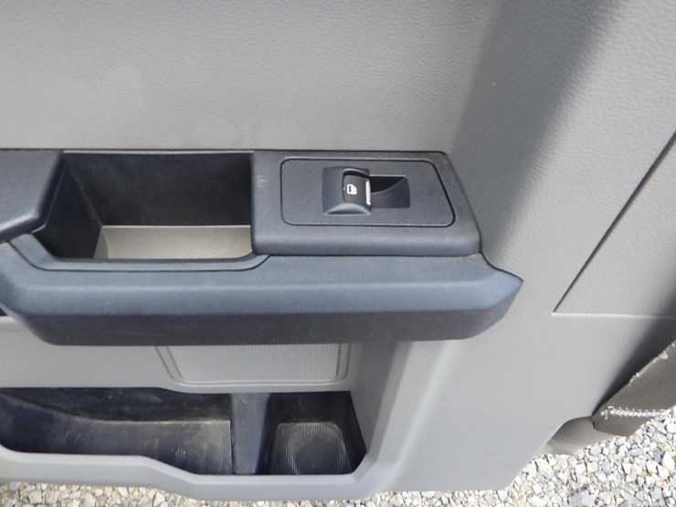 2017-ford-f150-image-26