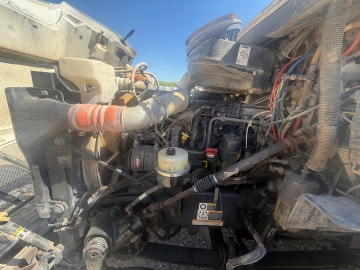2017-peterbilt-579-image-13