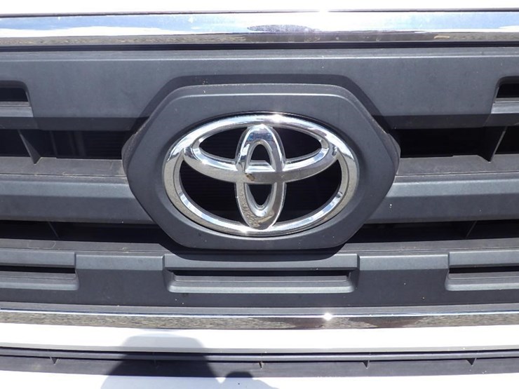 2017-toyota-tacoma-image-9