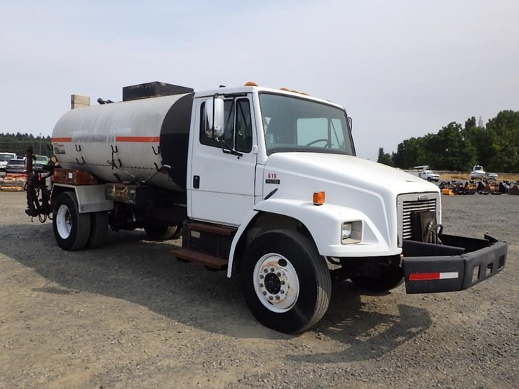1999-freightliner-fl70-image-7