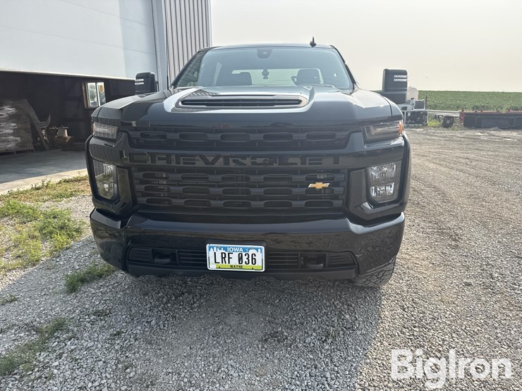 2022-chevrolet-silverado-2500-image-2