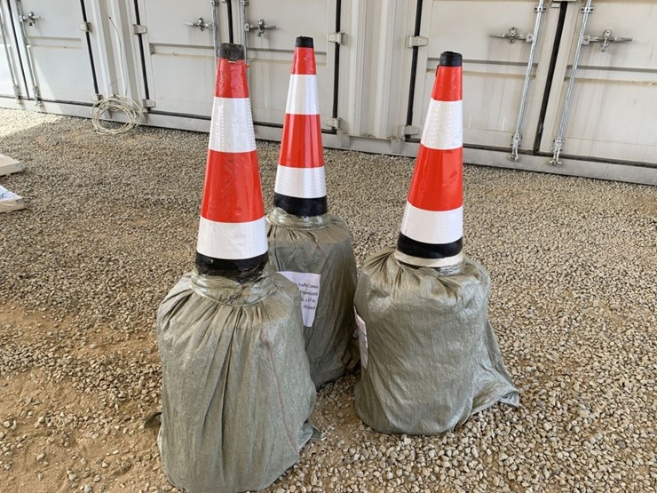 (60)-unused-florescent-safety-traffic-cones.-image-3