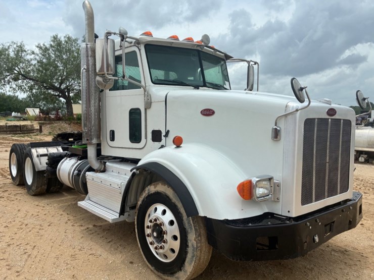 2016-peterbilt-367-image-3