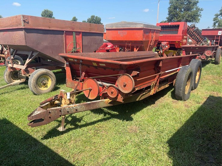 new-holland-676-image-1