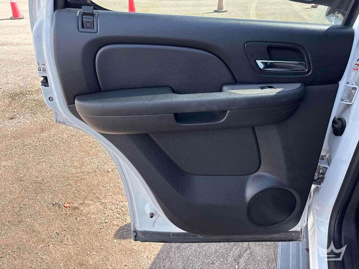 2014-chevrolet-tahoe-image-18