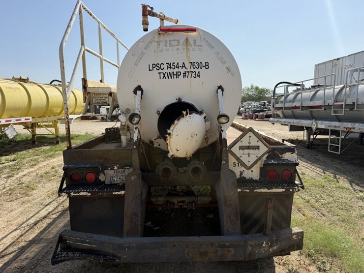 2011-jack-county-130bbl-vac-trailer-image-5