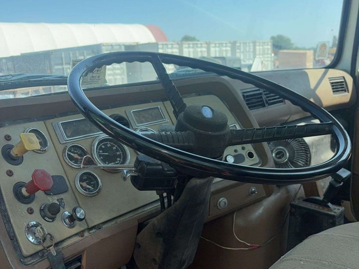 1994-ford-l8000-image-13