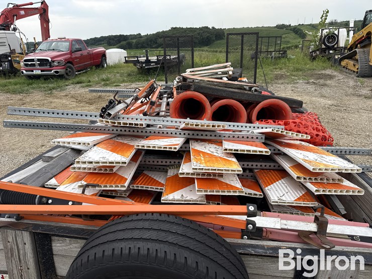 2006-t/a-utility-trailer-w/road-cones-&-signs-image-10