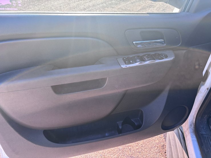 2010-chevrolet-tahoe-image-9