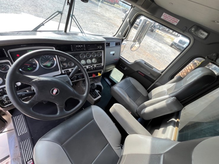 2020-kenworth-t800-image-15