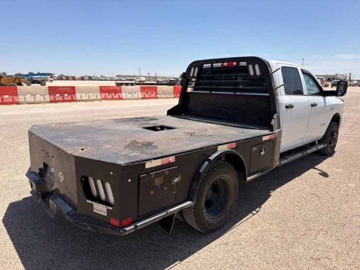 2021-dodge-ram-3500-image-5