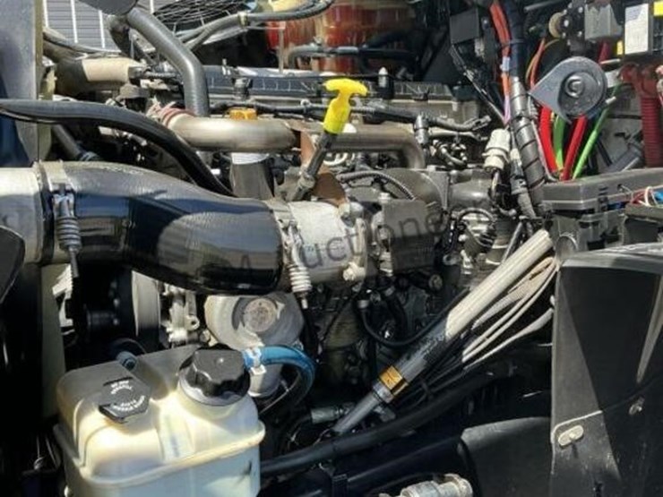 2019-freightliner-114sd-image-20