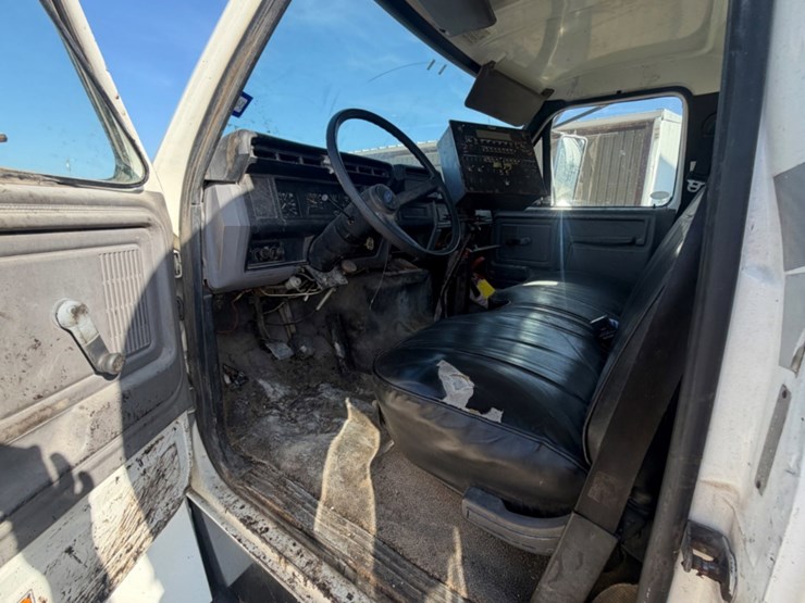 1995-ford-f800-image-9