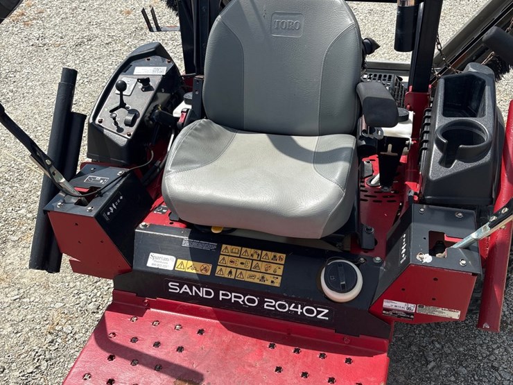 #1046-•-used-toro-2040-bunker-rake-image-13