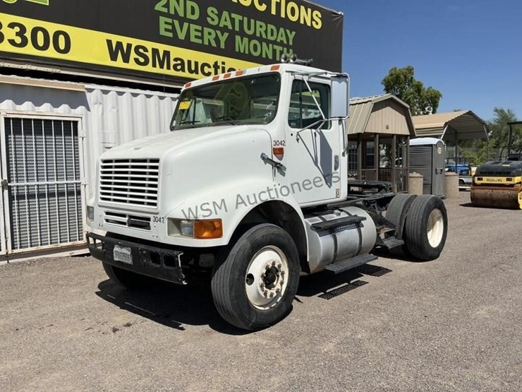2000-international-8100-image-2