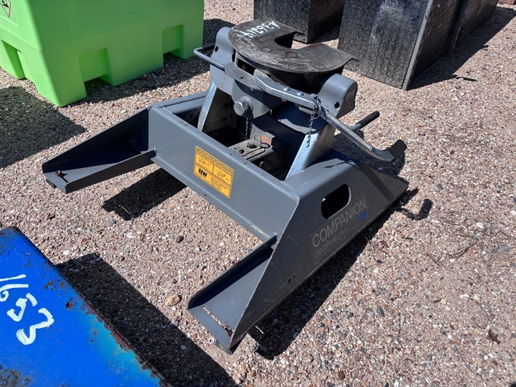 #1652-•-b-and-w-gooseneck-to-fifth-wheel-companion-hitch-image-5