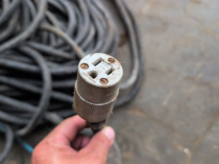 heavy-duty-extension-cord-image-4