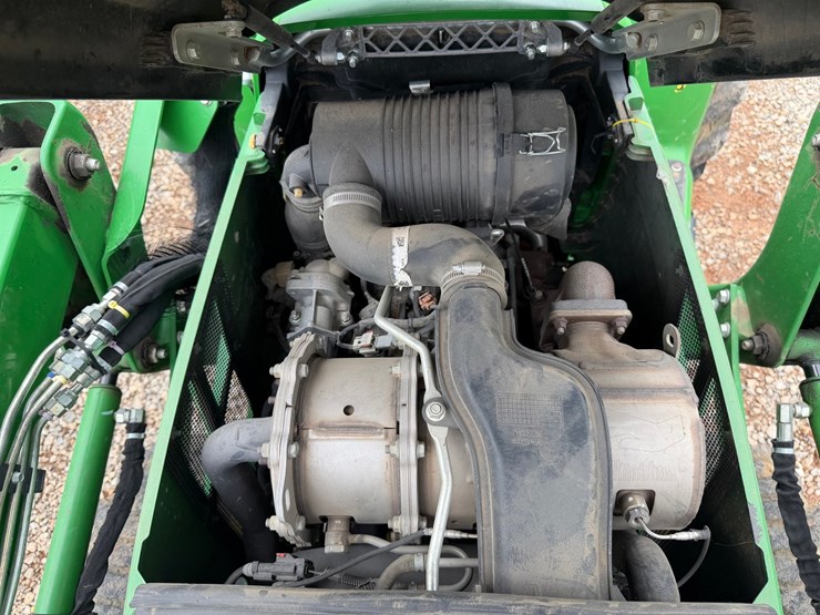 john-deere-3032e-image-65