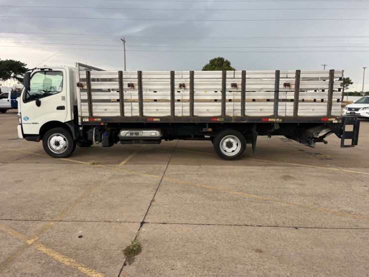 2013-hino-195-image-8