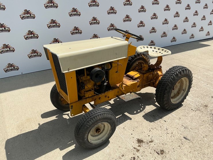 #5556-•-cub-cadet-lawn-tractor-image-1