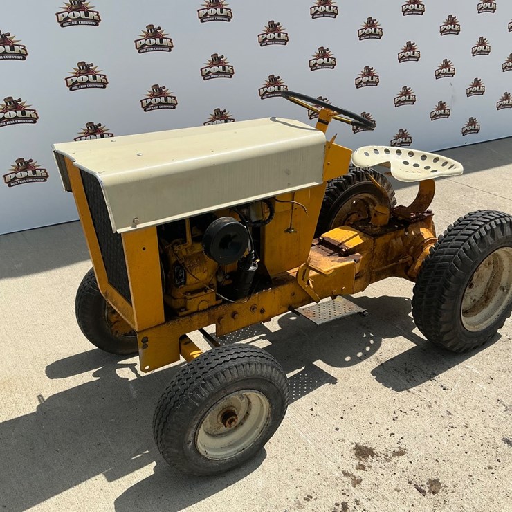 #5556 • Cub Cadet Lawn Tractor