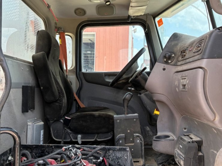2016-peterbilt-367-image-8