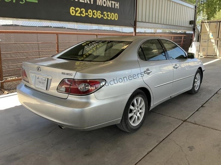 2003-lexus-es-300-sdn-image-7
