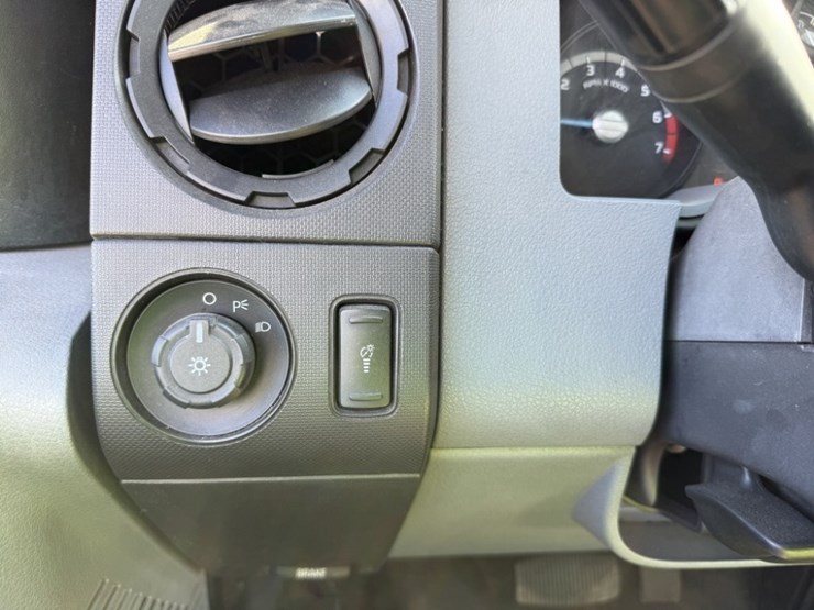 2012-ford-f350-image-28