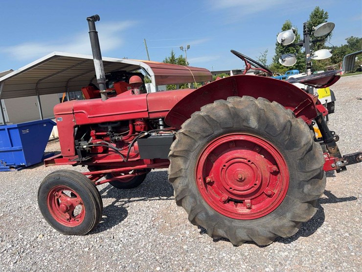 international-tractor-image-1